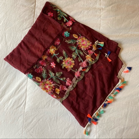 Hand embroidered burgundy mexican pashmina - Picture 5 of 6